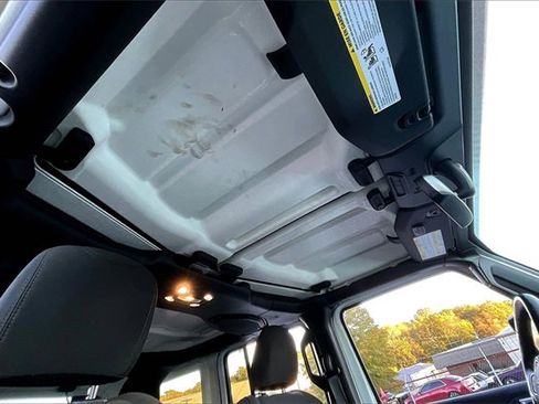 Used 2022 Jeep Wrangler Unlimited Sport image 24