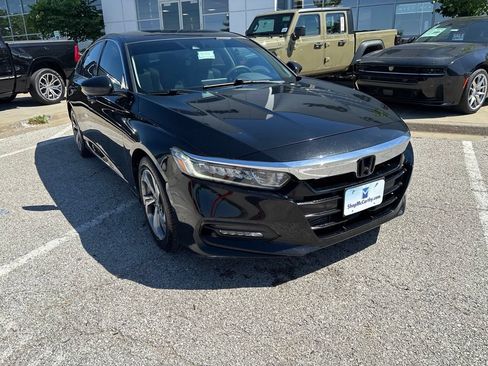 Used 2018 Honda Accord EX image 8