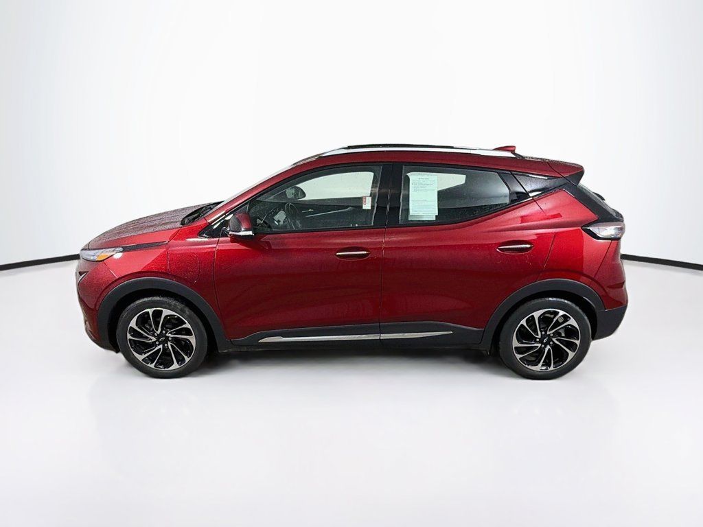 Used 2023 Chevrolet Bolt EUV Premier w/ Sun & Sound Package FWD image 8
