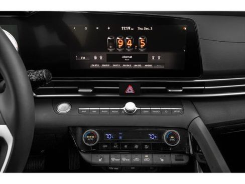 Used 2023 Hyundai Elantra Limited FWD image 13