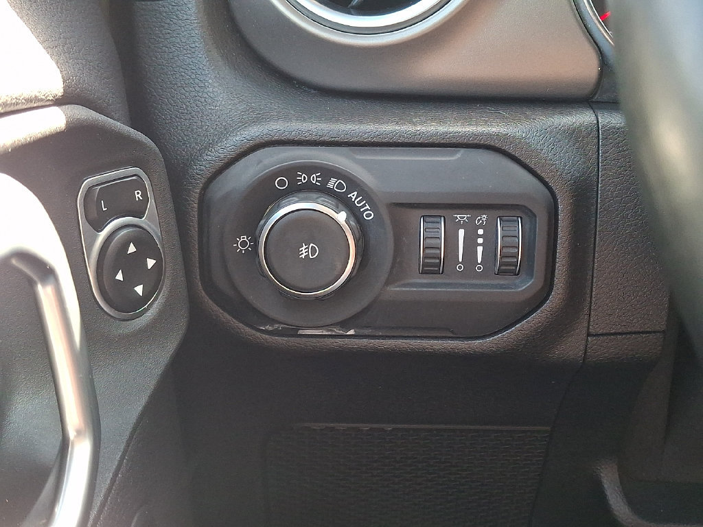 Used 2021 Jeep Wrangler Unlimited Rubicon AWD/4WD image 28