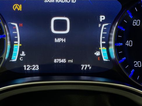 Used 2019 Chrysler Pacifica Limited w/ Advanced Safetytec Group FWD image 8