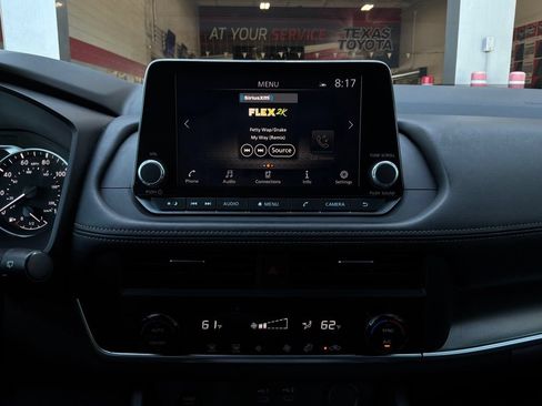 Used 2025 Nissan Rogue SV AWD/4WD image 29