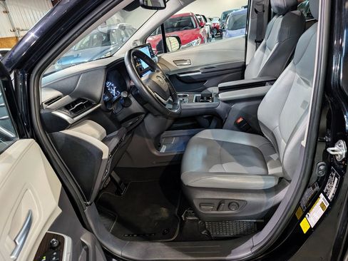 Used 2021 Toyota Sienna XLE w/ XLE Plus Package image 16