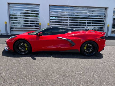Used 2021 Chevrolet Corvette Stingray Premium Conv w/ Z51 Performance Package RWD image 2