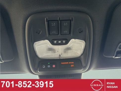 Used 2024 Chevrolet Colorado ZR2 w/ Technology Package AWD/4WD image 18