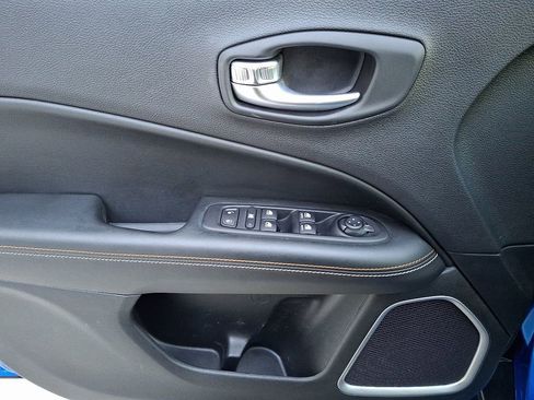 Used 2019 Jeep Compass Latitude image 14