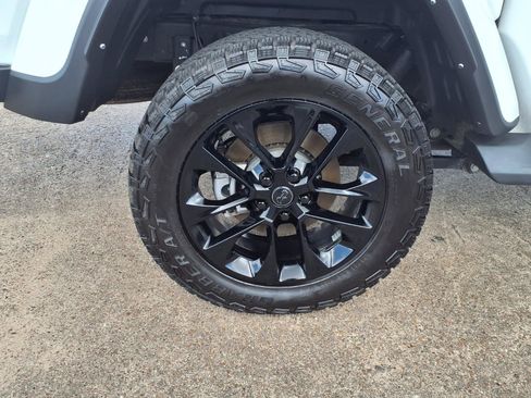 Used 2025 Jeep Gladiator Sport AWD/4WD image 29