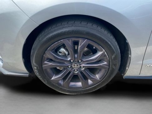 Used 2021 Toyota Sienna XSE image 12