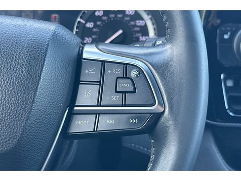 Used 2021 Toyota Highlander XSE FWD image 40