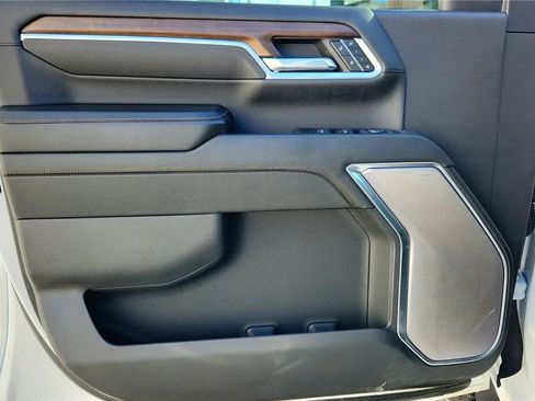 Used 2024 Chevrolet Silverado 2500 High Country w/ High Country Premium Package image 28