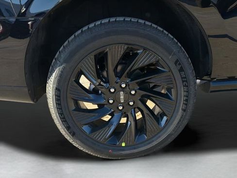 New 2026 Lincoln Navigator Reserve w/ Jet Appearance Package image 9