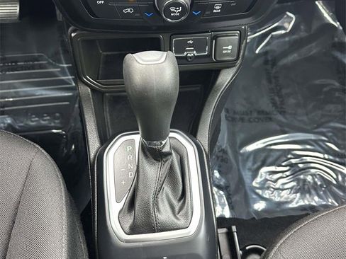 Used 2020 Jeep Renegade Latitude w/ UConnect 8.4 Nav Group image 17