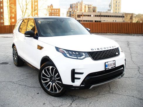 Used 2018 Land Rover Discovery HSE AWD/4WD image 2