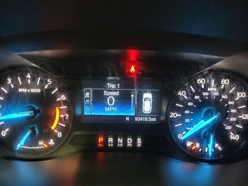 Used 2019 Ford Explorer XLT w/ Class III Trailer Tow Package image 23