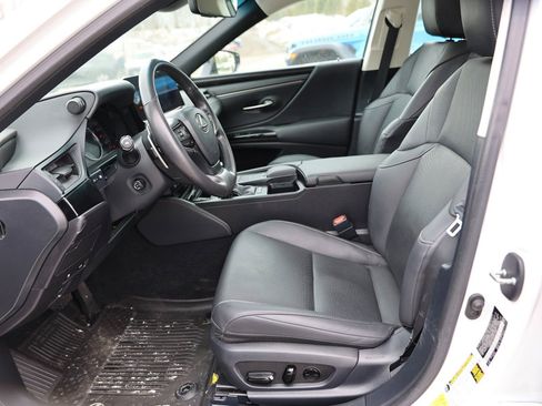 Used 2022 Lexus ES 300h w/ Premium Package image 16