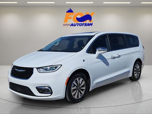 Used 2022 Chrysler Pacifica Limited FWD image 1