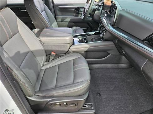 Used 2025 Chevrolet Suburban RST w/ RST Capability Package image 20