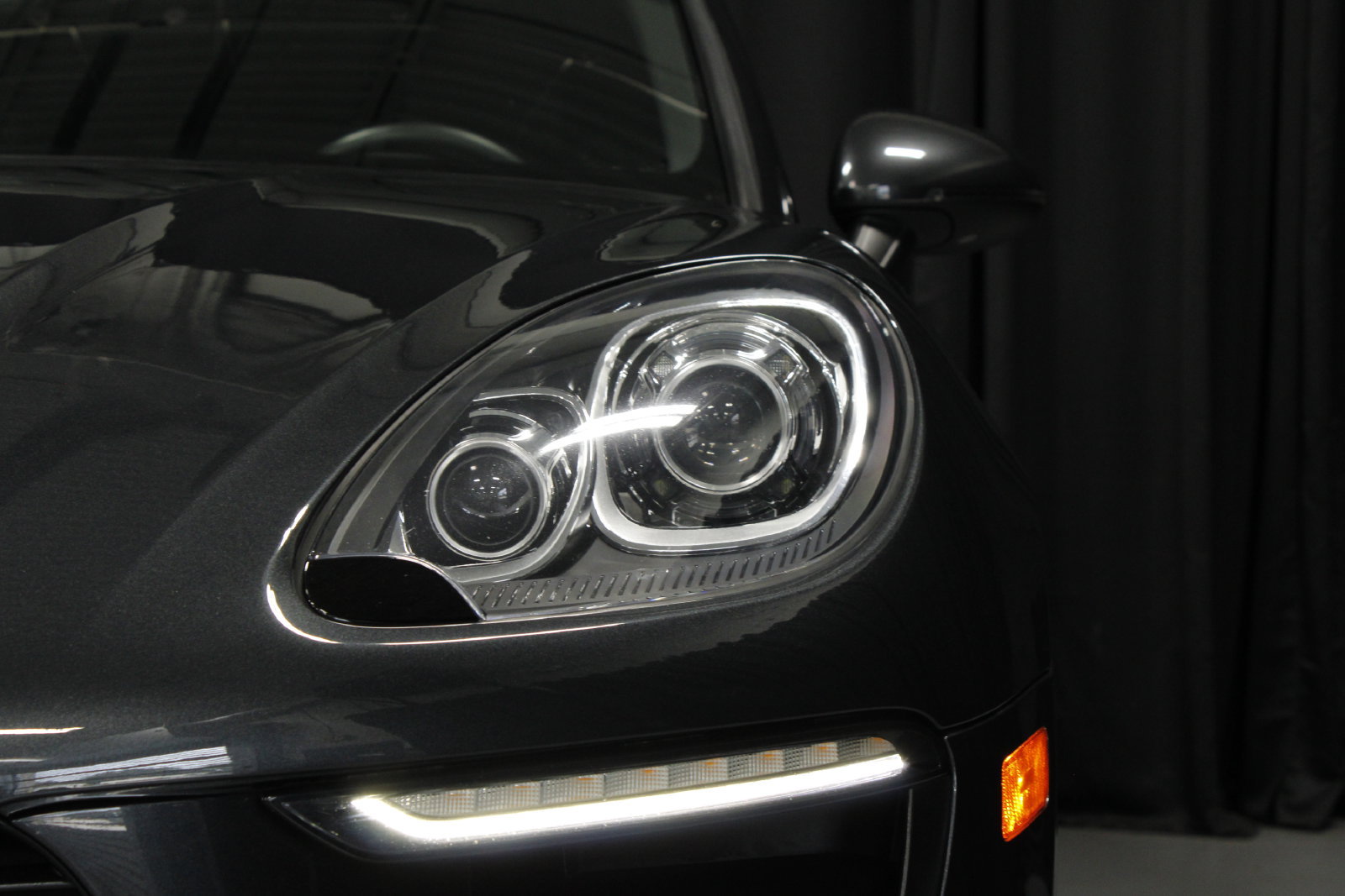 Used 2018 Porsche Macan AWD/4WD image 13