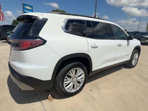 Certified 2026 GMC Acadia Elevation w/ Elevation Premium Package FWD image 8