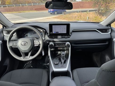 Used 2025 Toyota RAV4 LE image 28