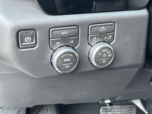 New 2026 GMC Sierra 1500 Elevation image 16