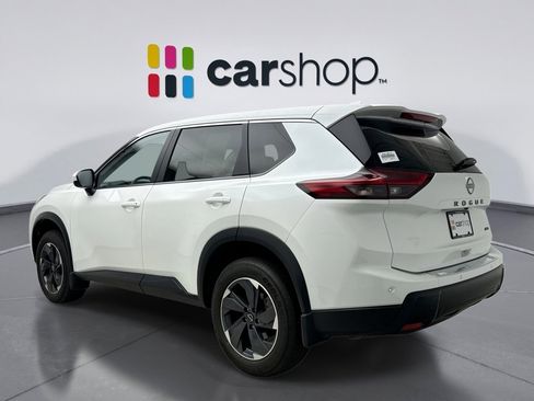 Used 2025 Nissan Rogue SV image 3