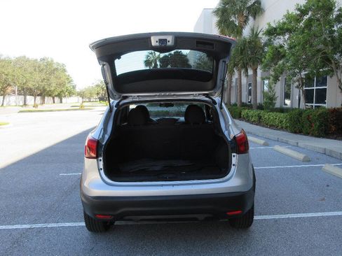 Used 2019 Nissan Rogue Sport S image 17