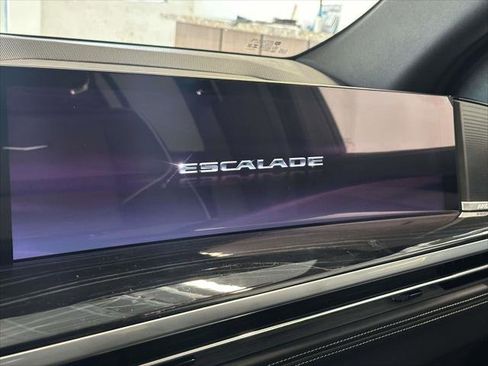 Used 2025 Cadillac Escalade ESV Sport image 28