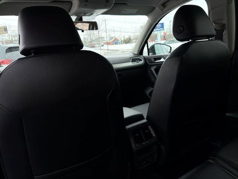 Used 2019 Volkswagen Tiguan SE image 19