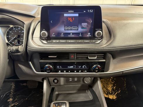 Used 2024 Nissan Rogue SV image 16