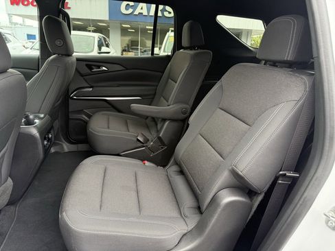 Used 2024 Chevrolet Traverse LT image 20