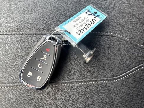 Used 2023 Chevrolet Traverse LT image 27