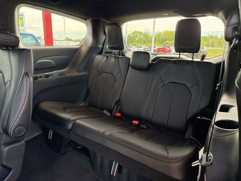 New 2026 Chrysler Voyager LX image 24