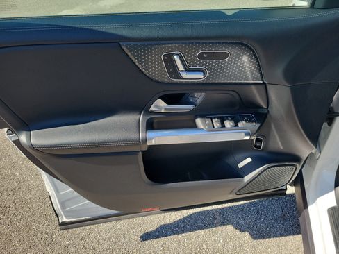 Used 2024 Mercedes-Benz GLB 250 image 12