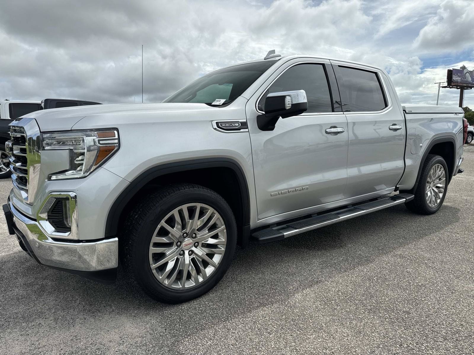 Used 2021 GMC Sierra 1500 SLT w/ SLT Premium Package AWD/4WD image 8