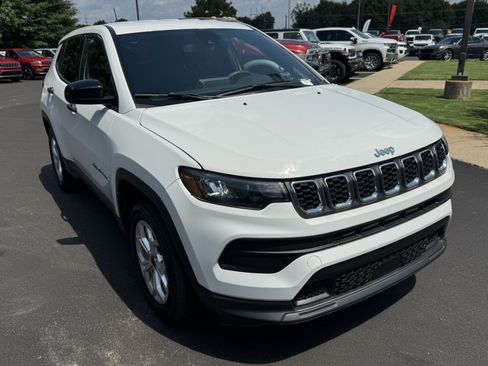 Used 2025 Jeep Compass Sport AWD/4WD image 3