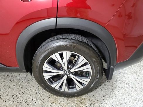 Used 2022 Nissan Rogue SV image 11