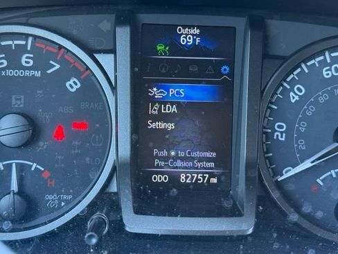 Used 2021 Toyota Tacoma TRD Off-Road w/ TRD Premium Off Road Package AWD/4WD image 18