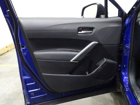 Used 2022 Toyota Corolla Cross XLE image 16