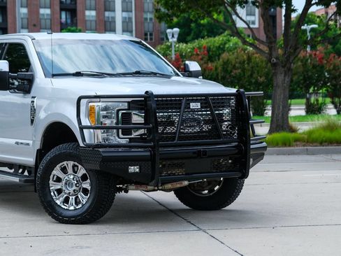 Used 2017 Ford F350 XLT w/ XLT Premium Package AWD/4WD image 3