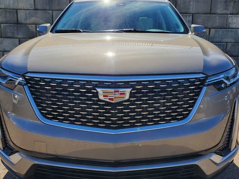 Used 2023 Cadillac XT6 Premium Luxury image 10