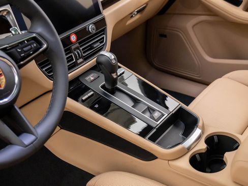 New 2026 Porsche Macan image 13