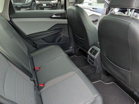 Used 2023 Volkswagen Taos SE image 20
