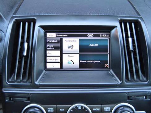 Used 2013 Land Rover LR2 HSE image 22