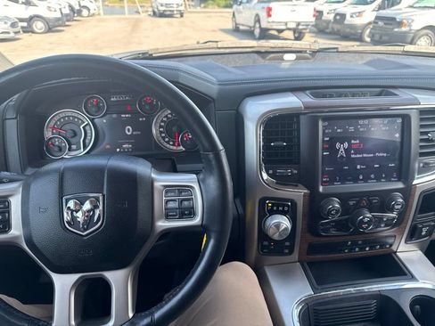 Used 2018 RAM 1500 Laramie AWD/4WD image 18