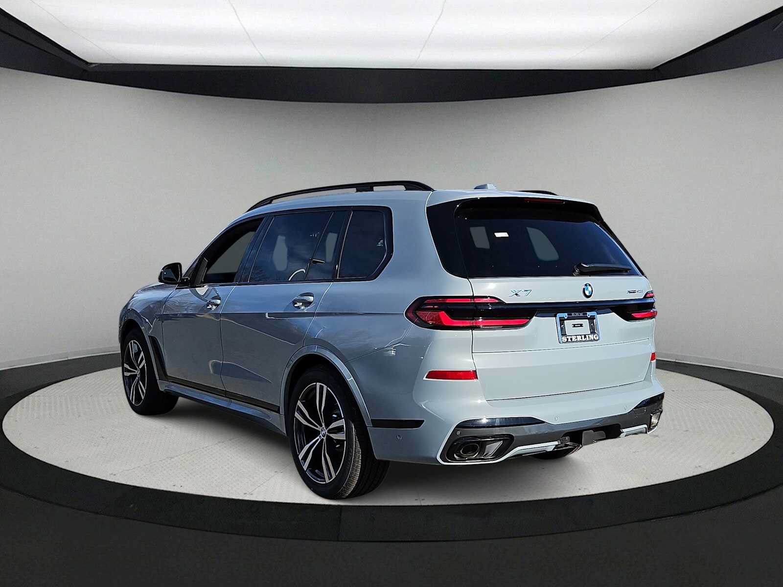 Used 2026 BMW X7 xDrive40i w/ M Sport Package AWD/4WD image 6