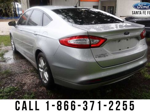Used 2014 Ford Fusion SE FWD image 2