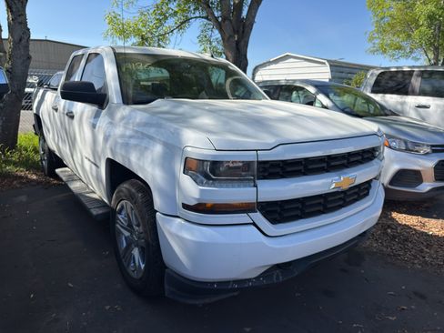 Used 2018 Chevrolet Silverado 1500 Custom w/ Custom Convenience Package image 3
