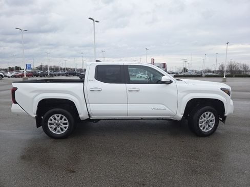 Used 2024 Toyota Tacoma SR5 image 18